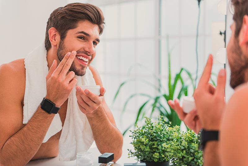 Al terminar de rasurar debemos usar una crema facial